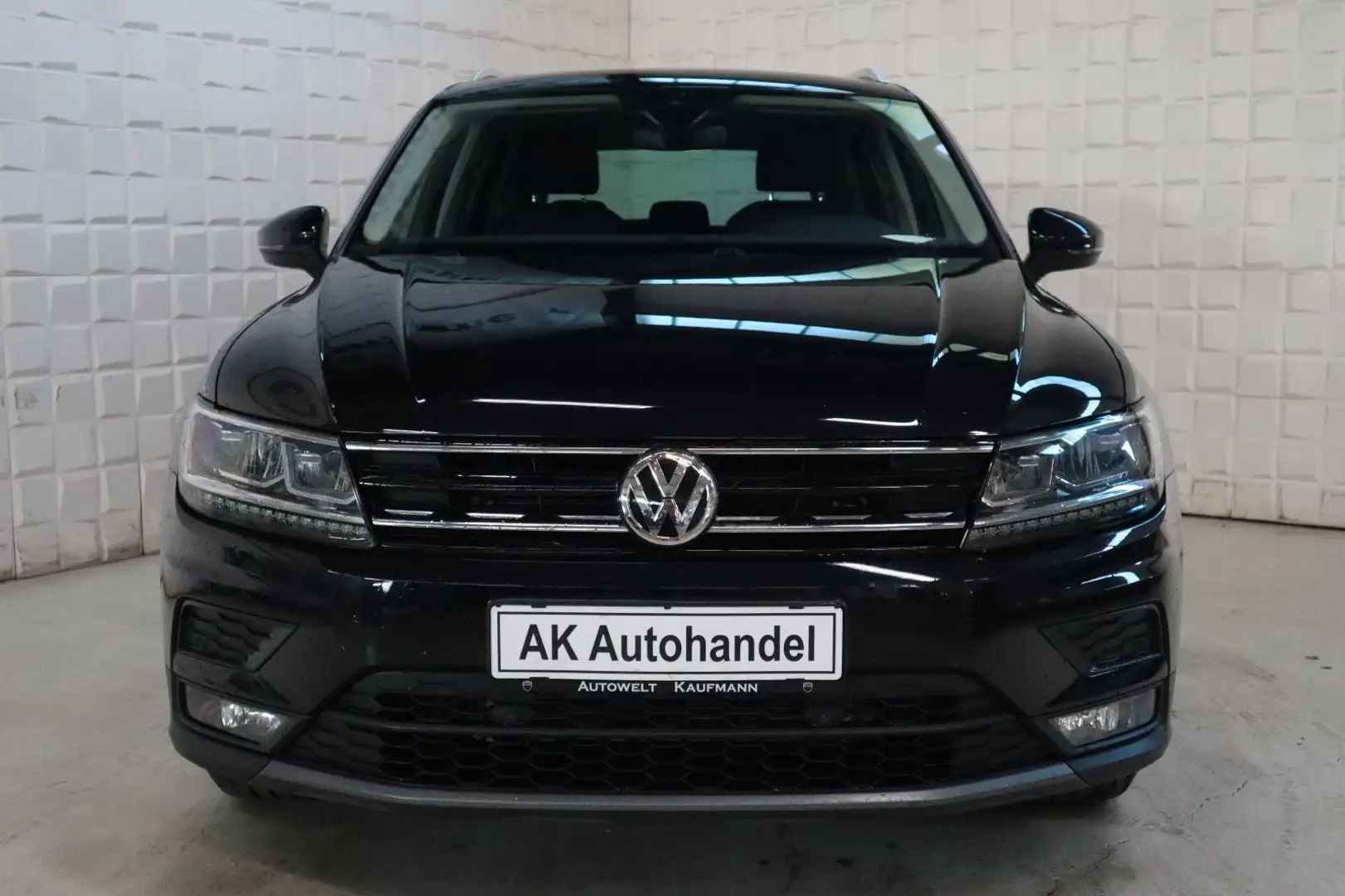 Volkswagen Tiguan Comfortline BMT/Start-Stopp LED AHK SHZ Negro - 2