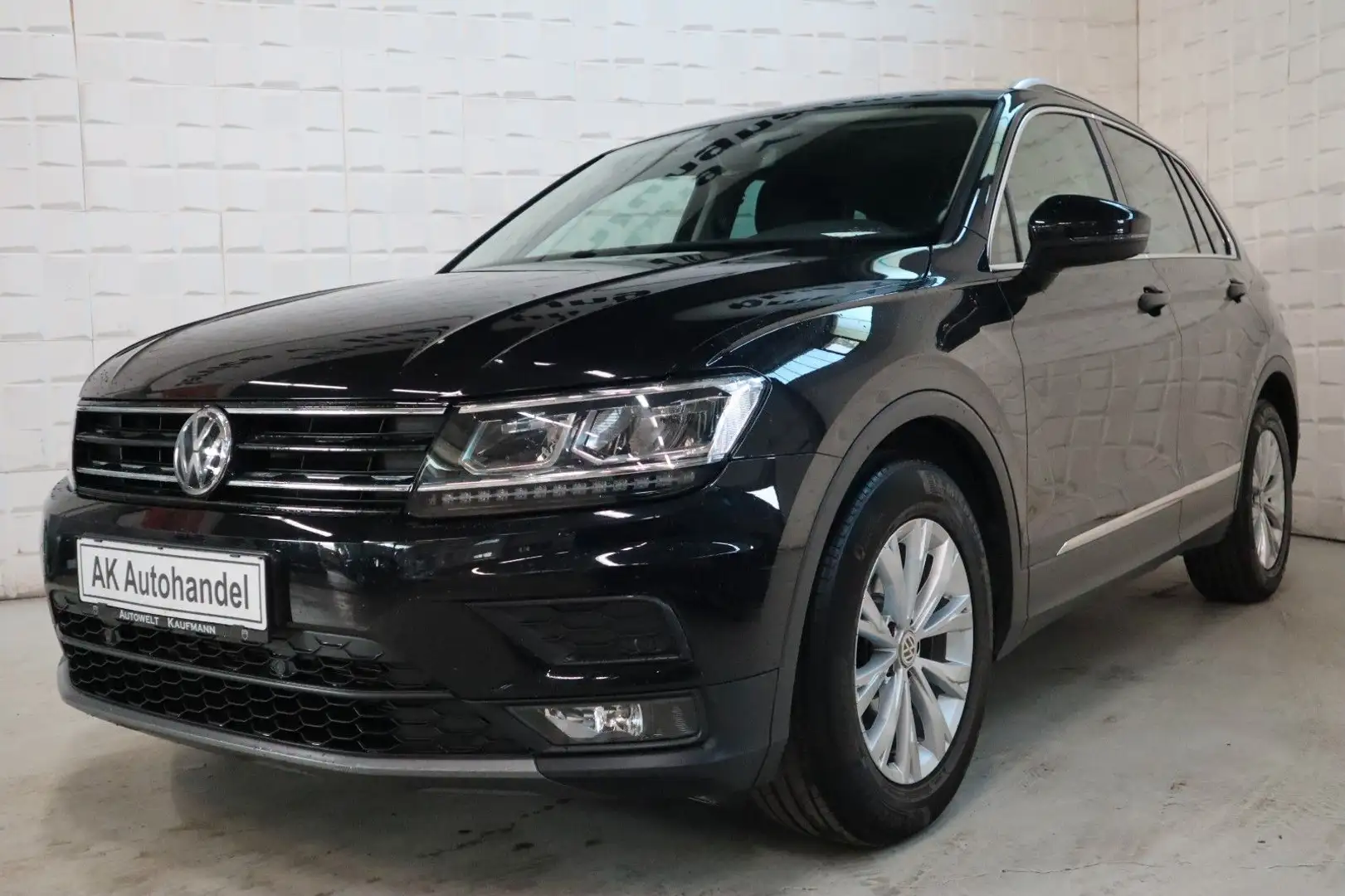 Volkswagen Tiguan Comfortline BMT/Start-Stopp LED AHK SHZ Negro - 1