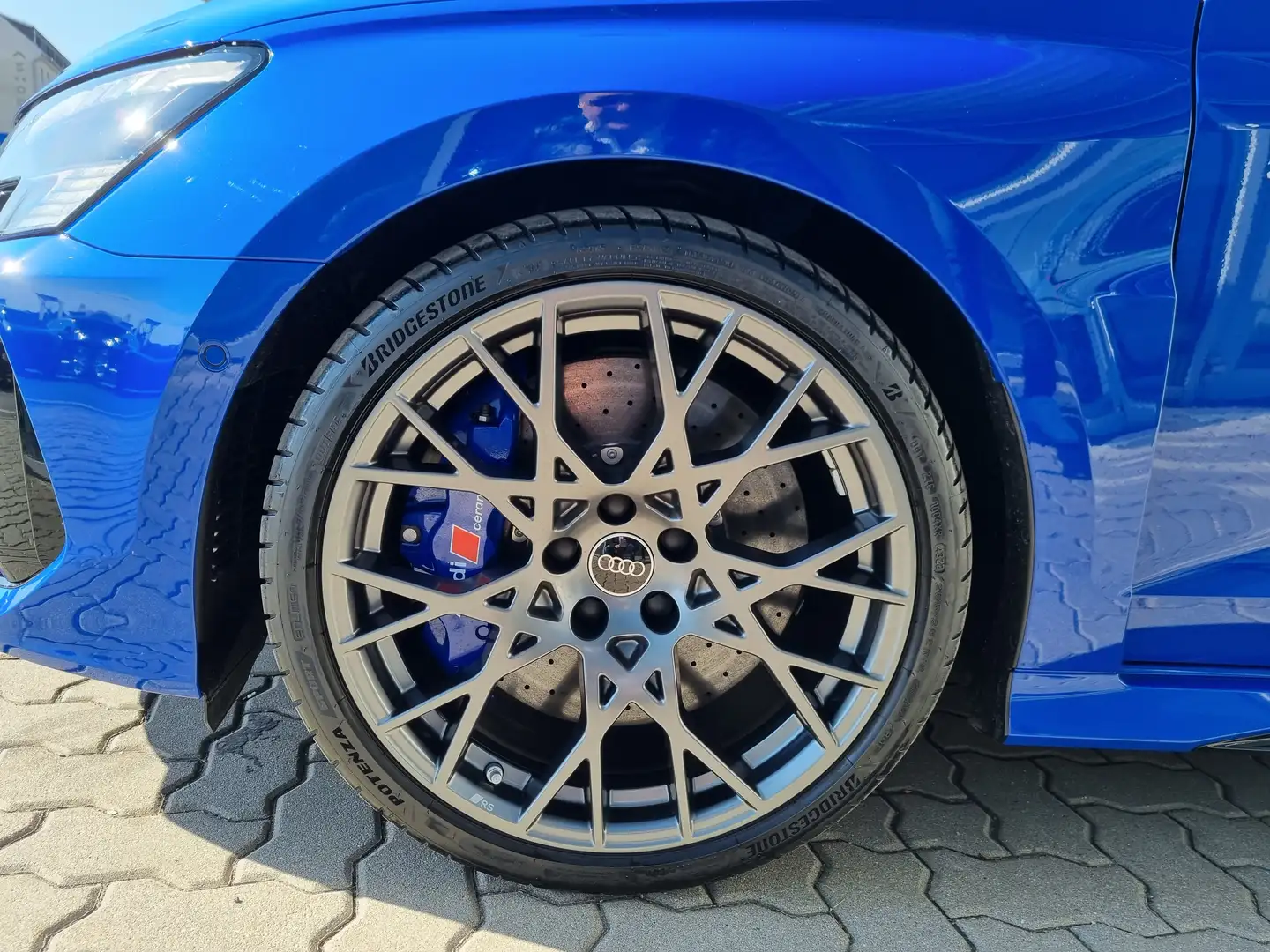 Audi RS3 Performance VOLL Neu mit Tageszulassung Nogaroblau Blau - 2