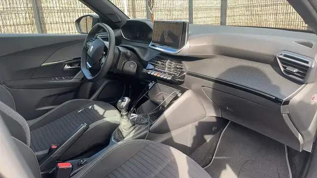 Peugeot 2008 view 10