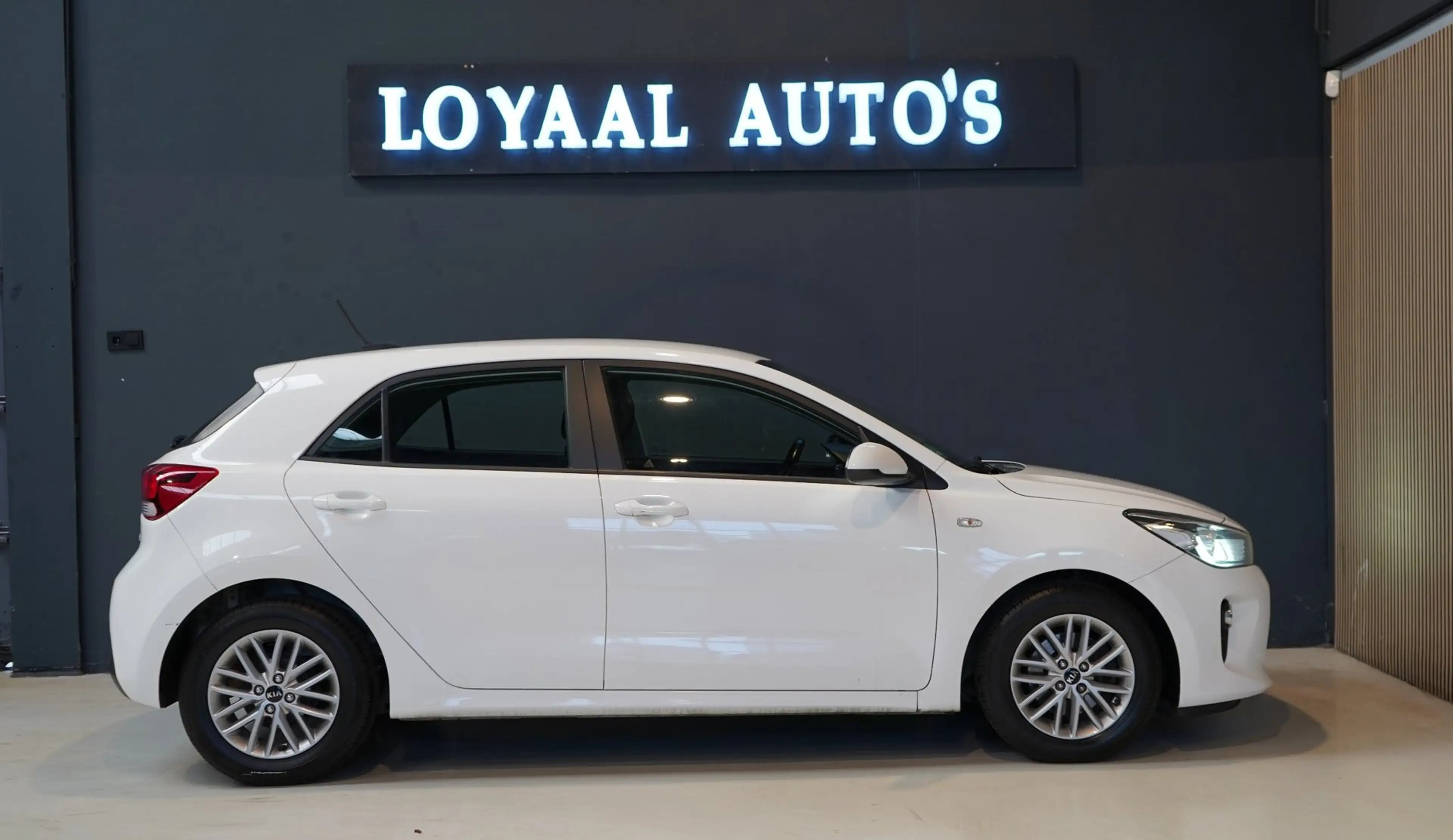 Kia Rio 1.0 TGDI ComfortPlusLine Navigator | ACHTERUITRIJC — photo 9