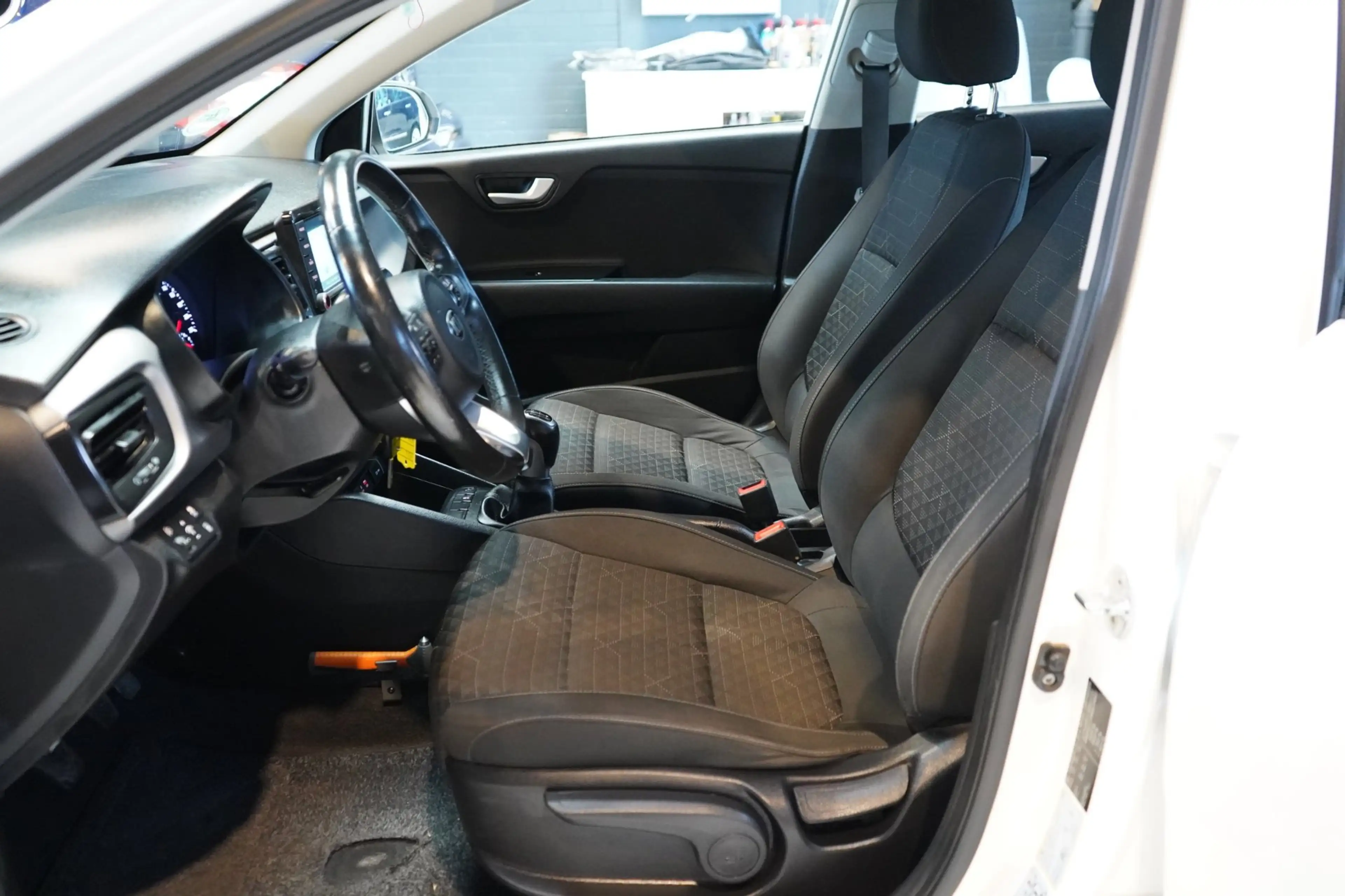 Kia Rio 1.0 TGDI ComfortPlusLine Navigator | ACHTERUITRIJC — photo 13