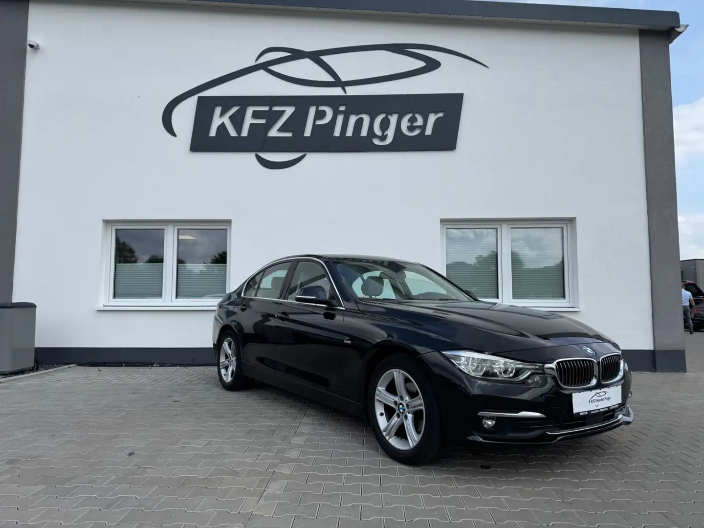 BMW 320 Baureihe 3 Lim. 320 d xDrive Luxury Line Negru - 1