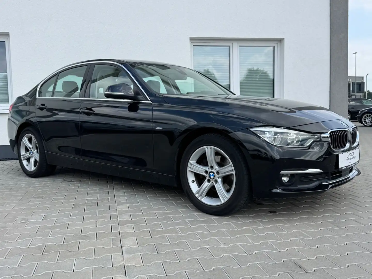 BMW 320 Baureihe 3 Lim. 320 d xDrive Luxury Line Negru - 2