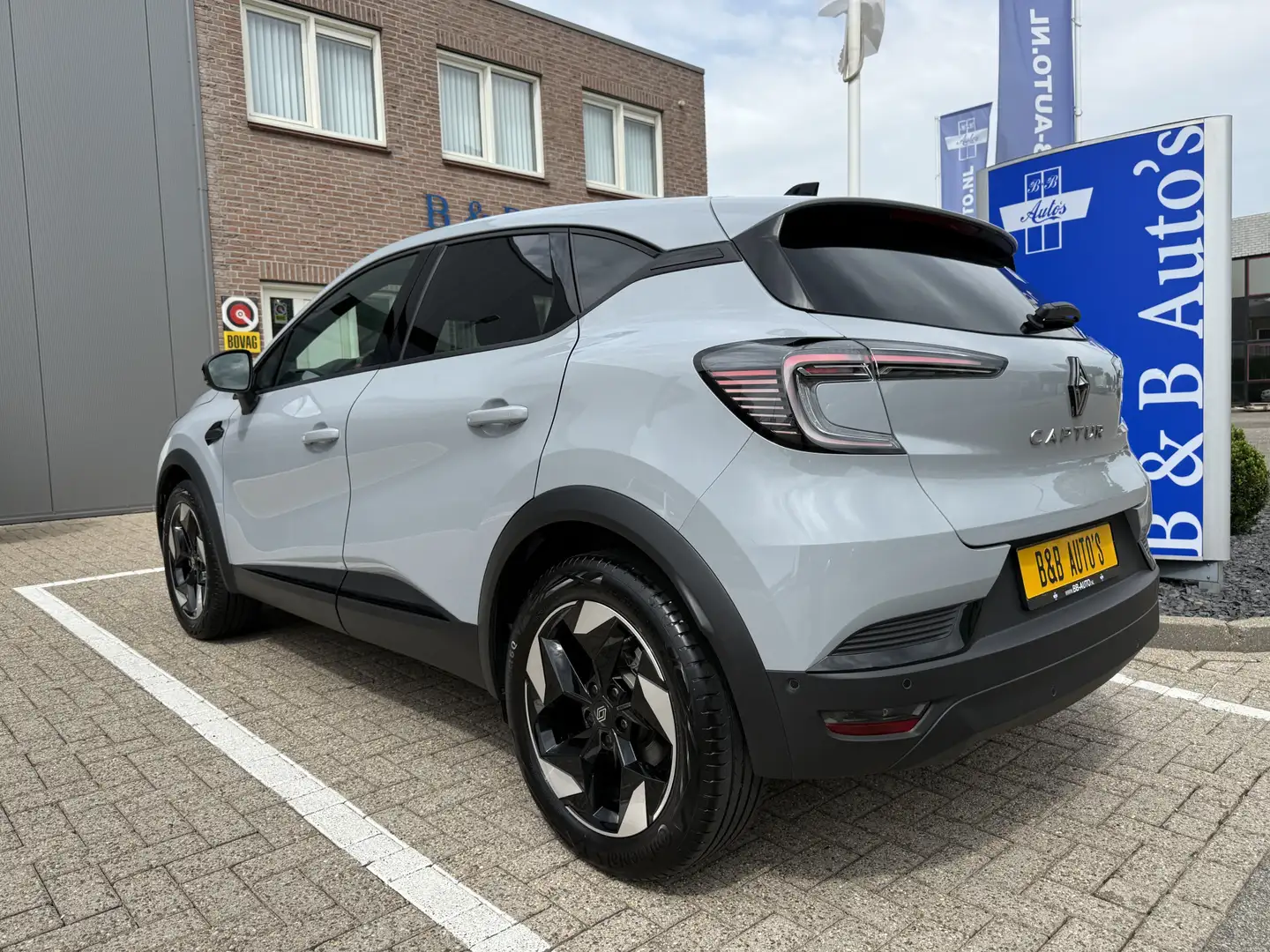 Renault Captur 1.3 Mild-Hybrid 160pk Automaat Techno l ACC l BLIS Gris - 2
