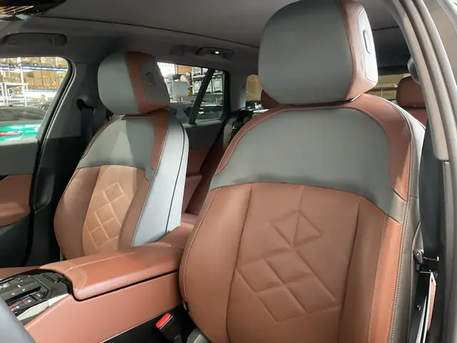 BMW 5 Series view 8