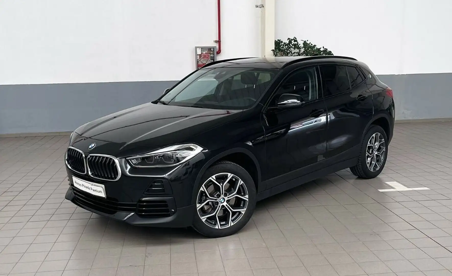 BMW X2 sDrive 18iA Noir - 1