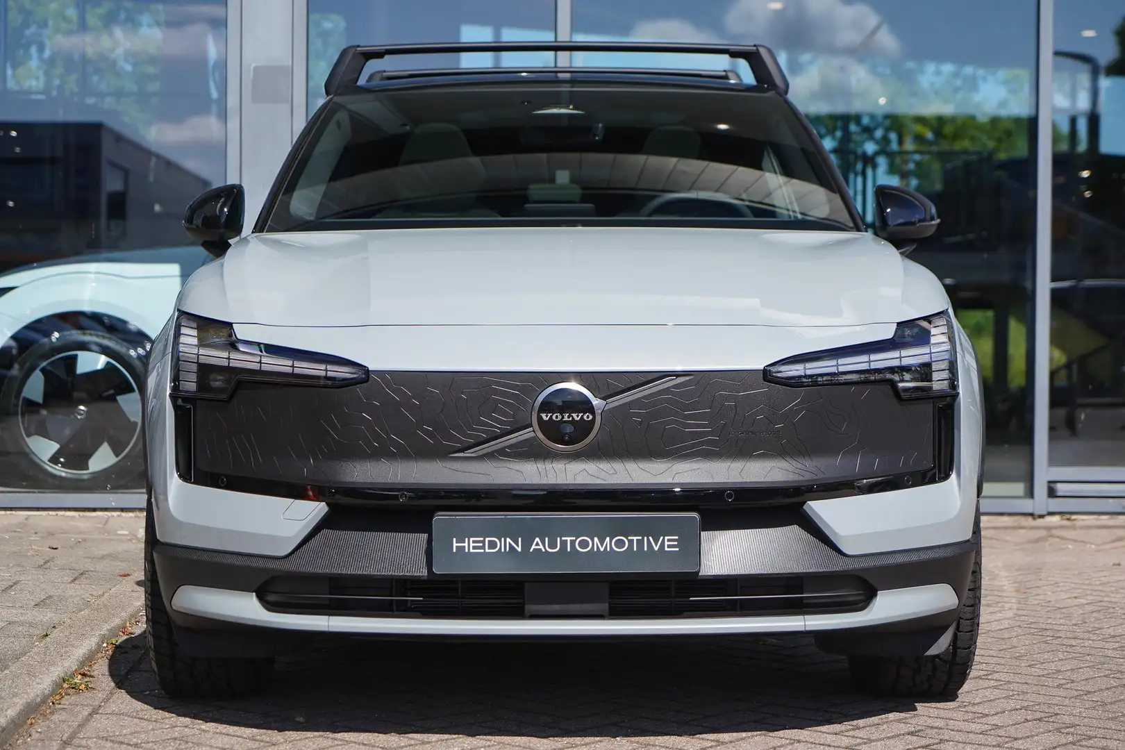 Volvo EX30 Cross Country Twin Motor Performance Ultra 69 kWh Grau - 2