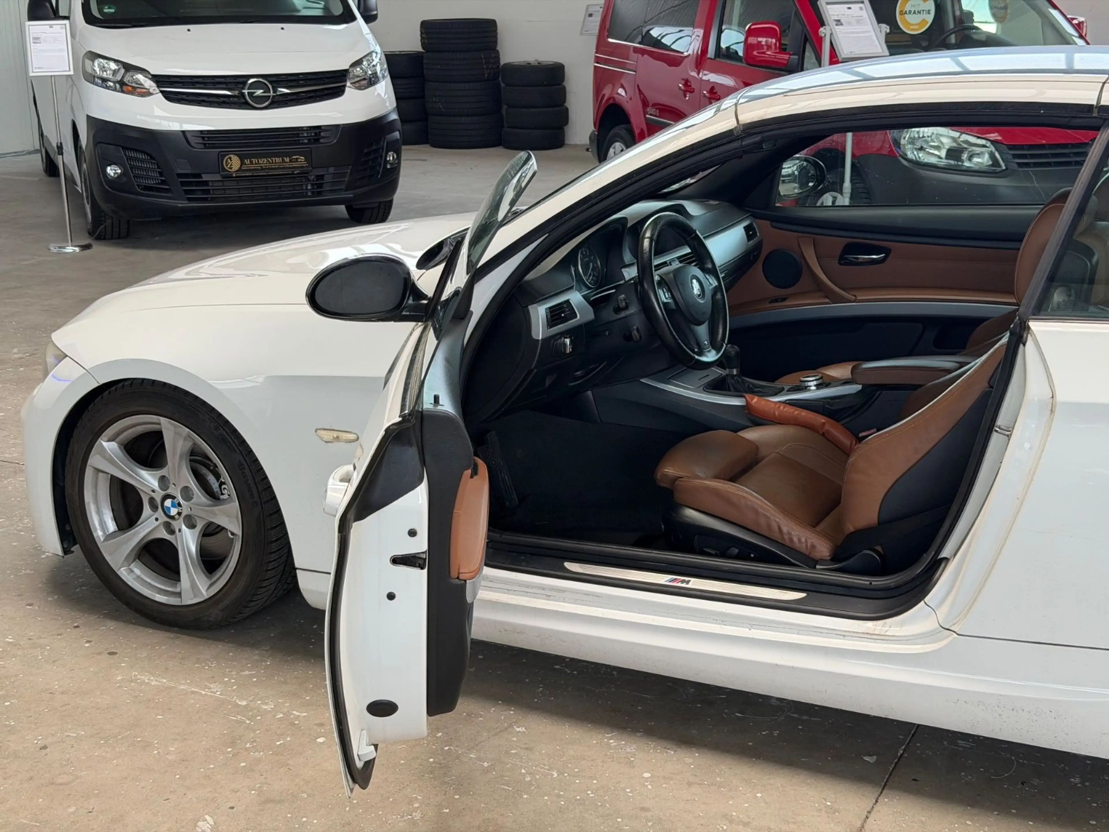 BMW 325 i Cabrio M-Paket *ANGLE-EYES* LEDER*NAVI* — photo 14