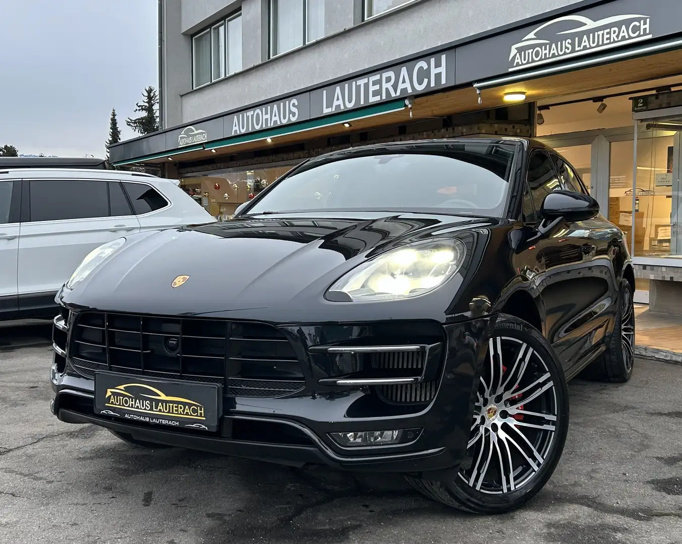 Porsche Macan Turbo *1.BESITZ *VOLL *PANO *21" *BOSE *SPORTAUSP. Schwarz - 1