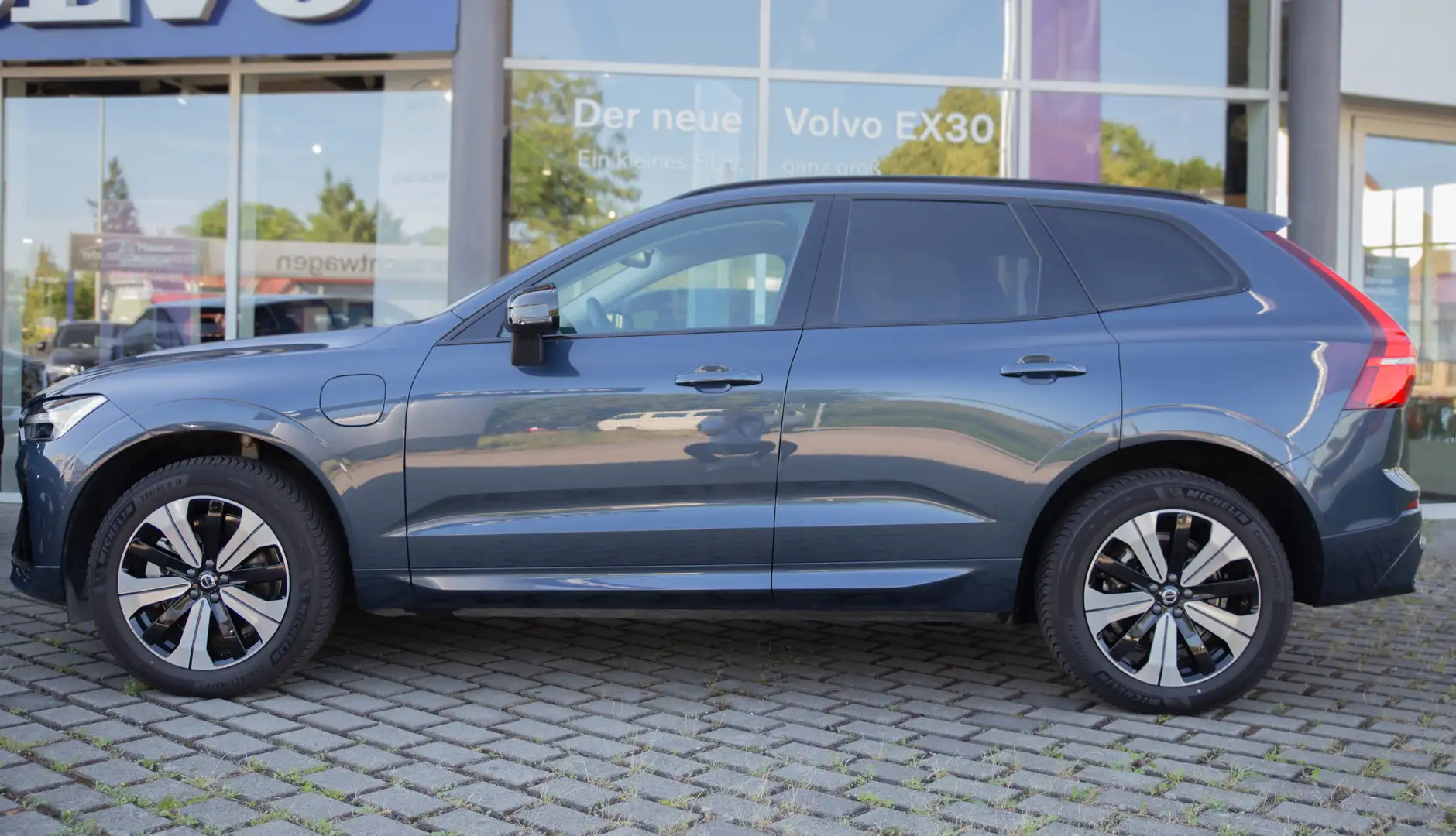 Volvo XC60 T6 Plus Dark Recharge AWD*AHK*Standheiz*SHD*ACC* Blau - 2