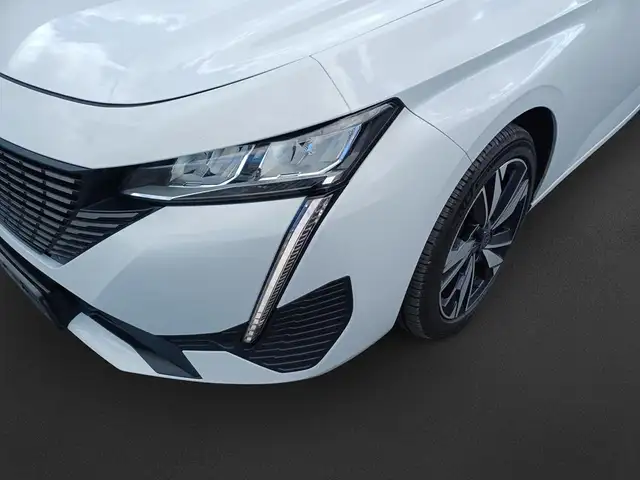 Peugeot 308 view 9