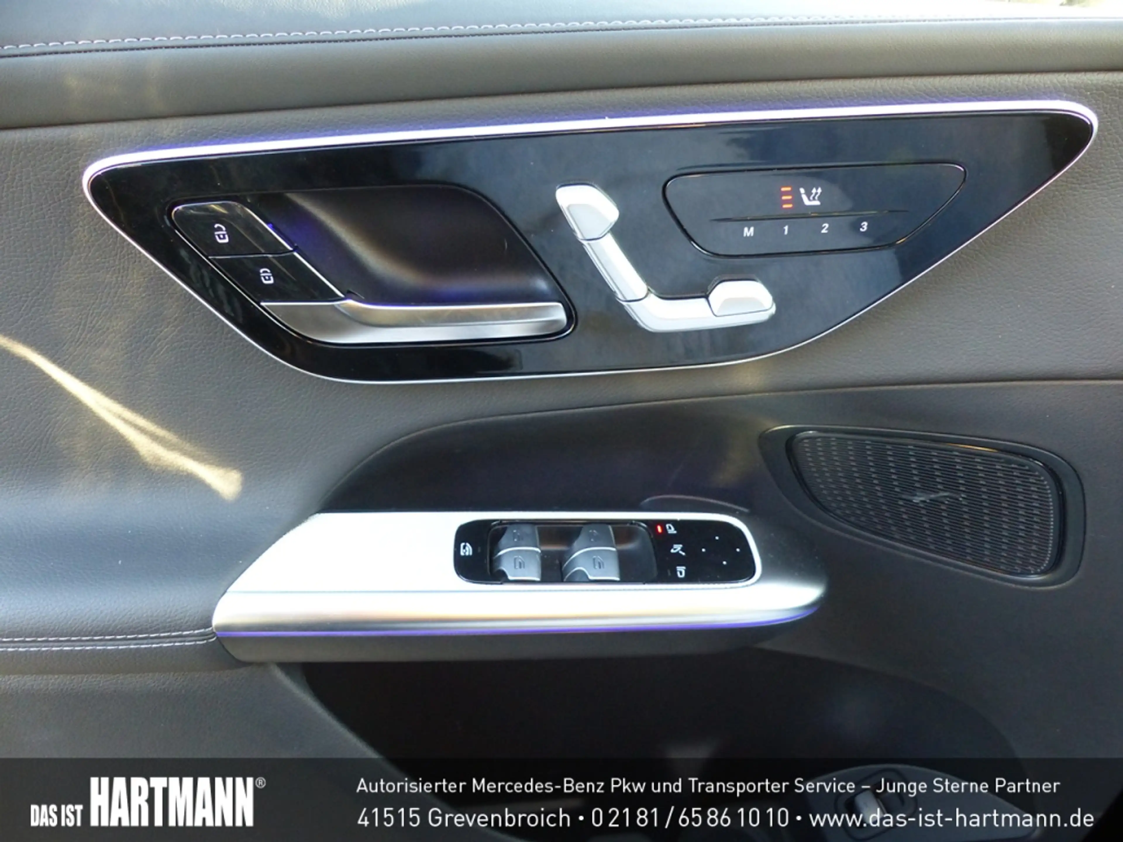 Mercedes-Benz GLC 200 4M AVANTGARDE+AHK+DISTRNIC+TOTWNKL+MEMRY — photo 11