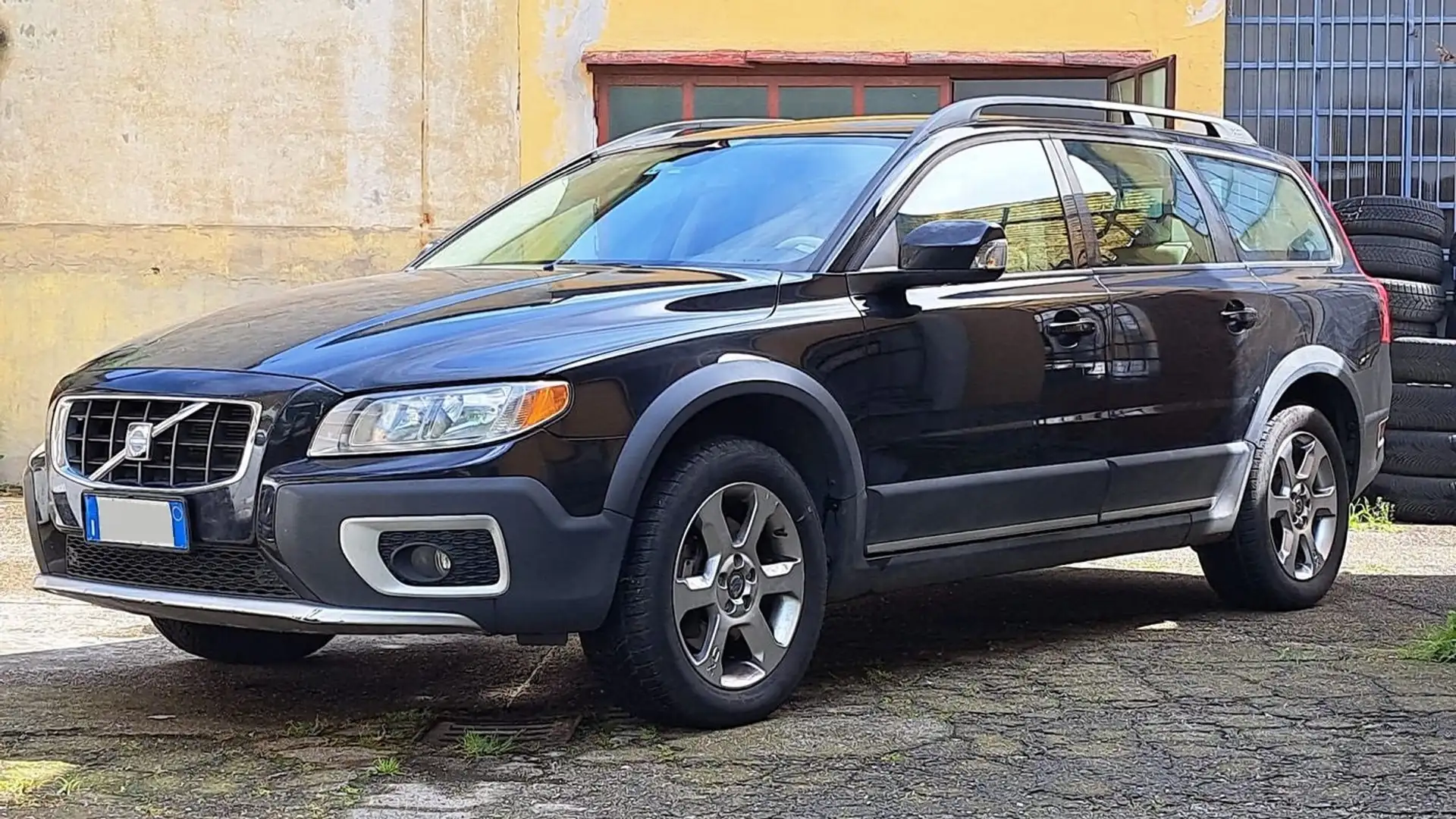 Volvo XC70 2.4 D5 MOMENTUM AWD 185CV GEARTRONIC Czarny - 2