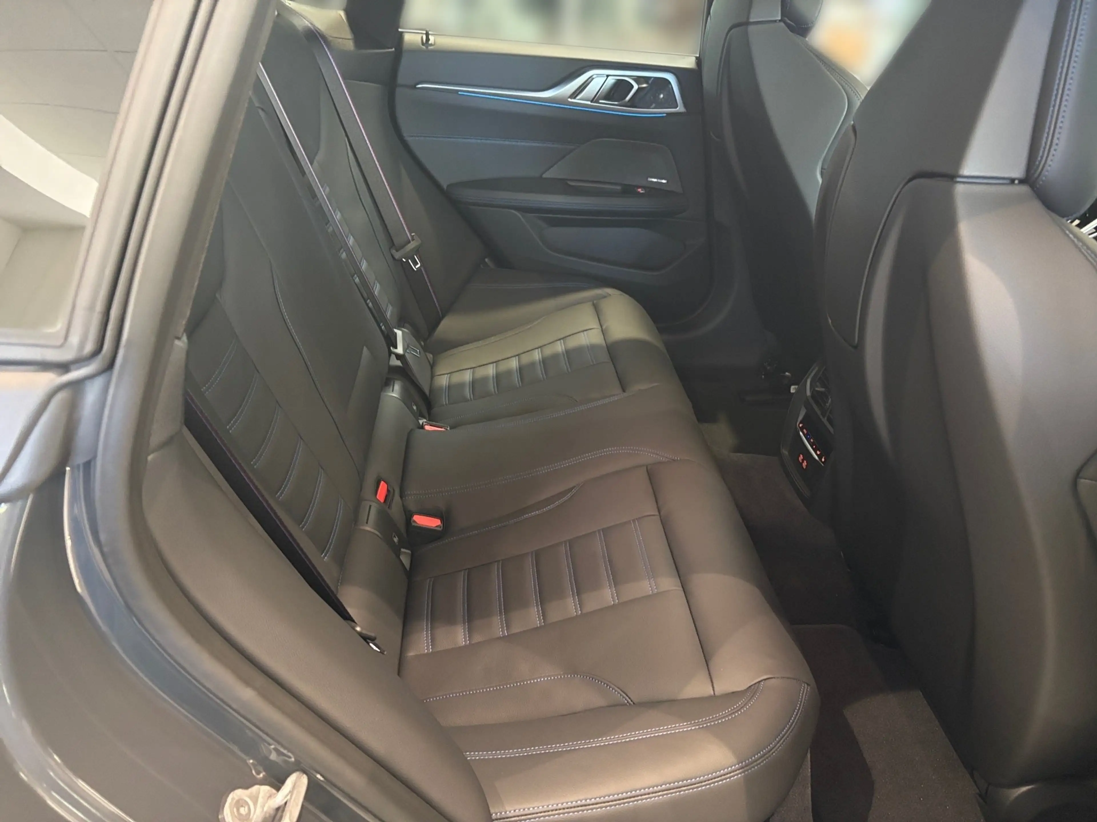 BMW i4 Gran Coupe xDrive40 — photo 8