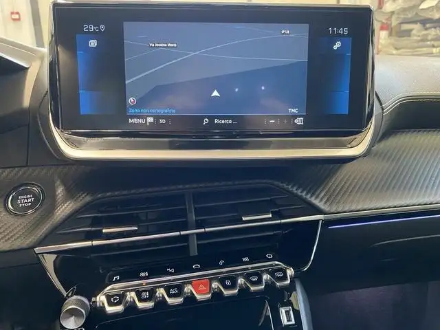 Peugeot 208 view 10