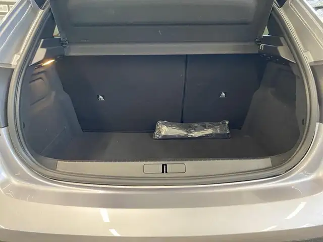 Peugeot 208 view 9