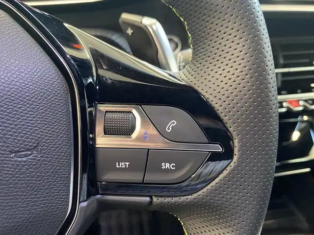 Peugeot 208 view 13