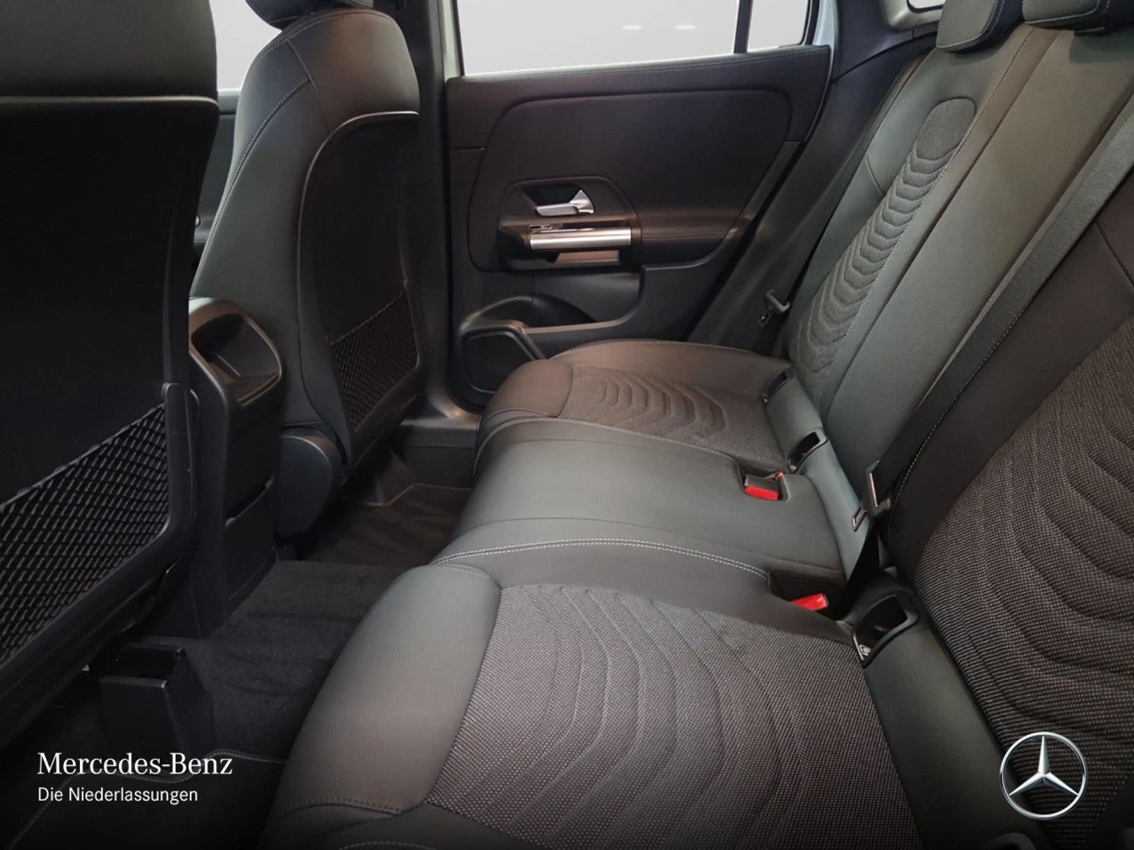Mercedes-Benz GLA 180 PROGRESSIVE+360°+LED+TOTW+7G — photo 12