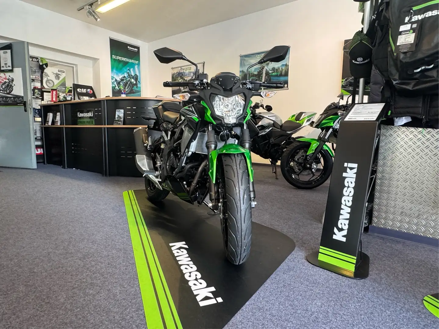 Kawasaki Z 125 6 CM Tiefer - Sofort Verfügbar Grün - 2