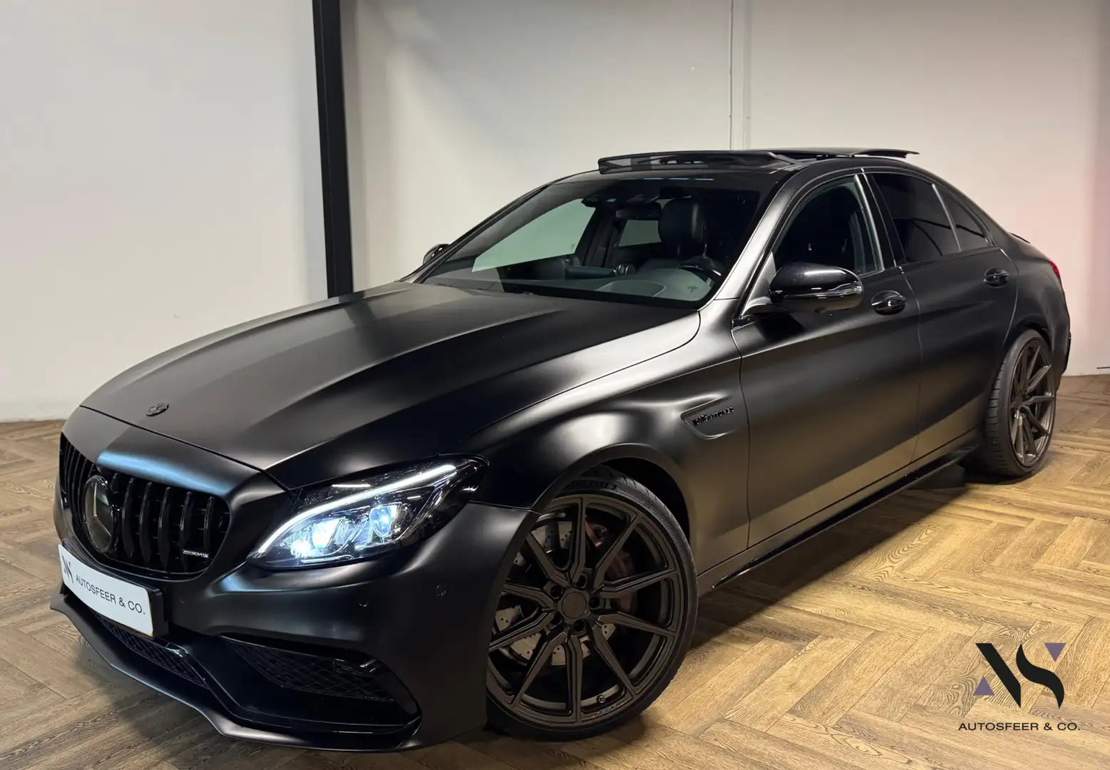 Mercedes-Benz C 63 AMG PANO KEYLESS 360' VOL' Noir - 1
