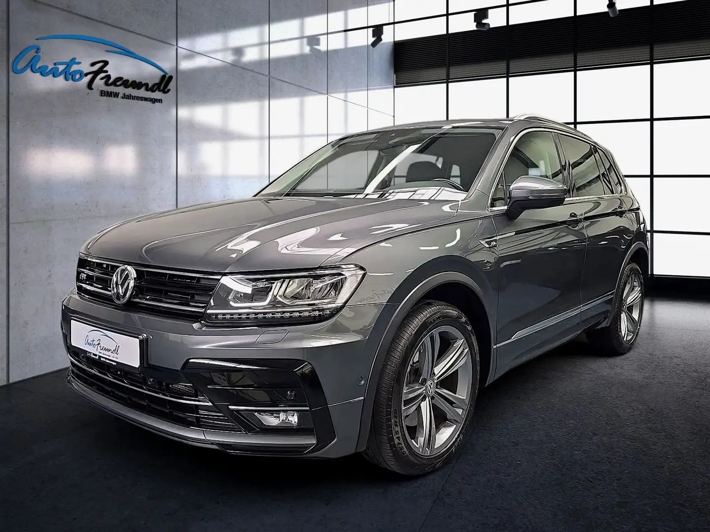 Volkswagen Tiguan R Line *ACC*Virtual*AHK*19 Zoll* Grijs - 1