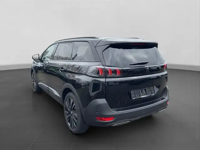 Peugeot 5008 view 3