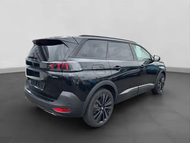Peugeot 5008 view 5