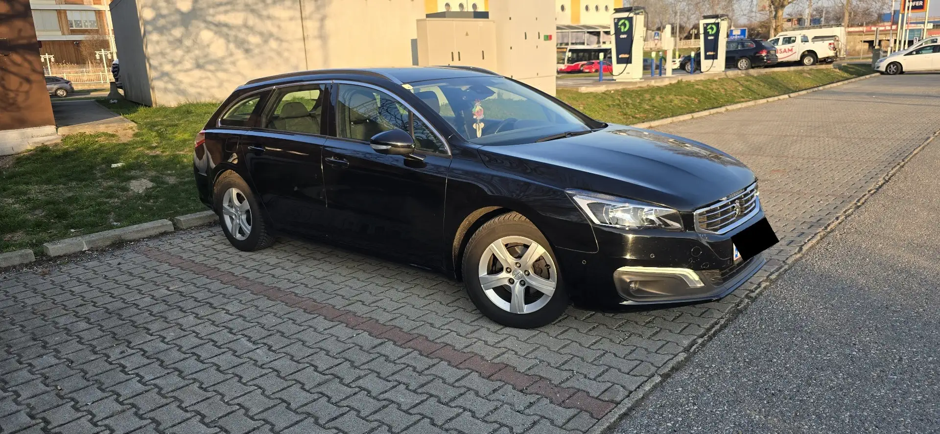 Peugeot 508 SW 1,6 BlueHDI 120 EAT6 S&S Business Line Schwarz - 2