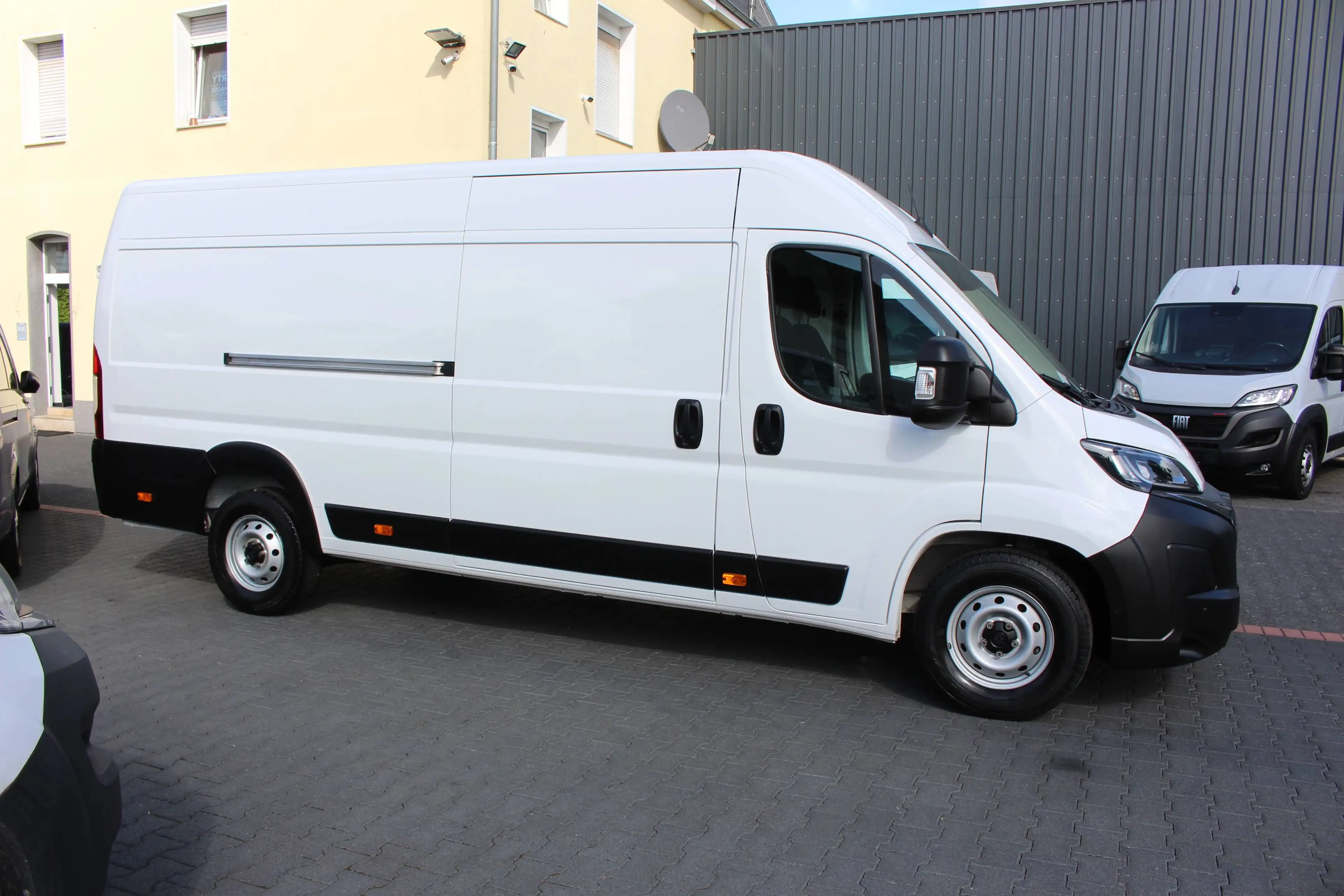 Peugeot Boxer 35 L4H2 180 Automatik *ACC*Kamera*360°PDC — photo 15