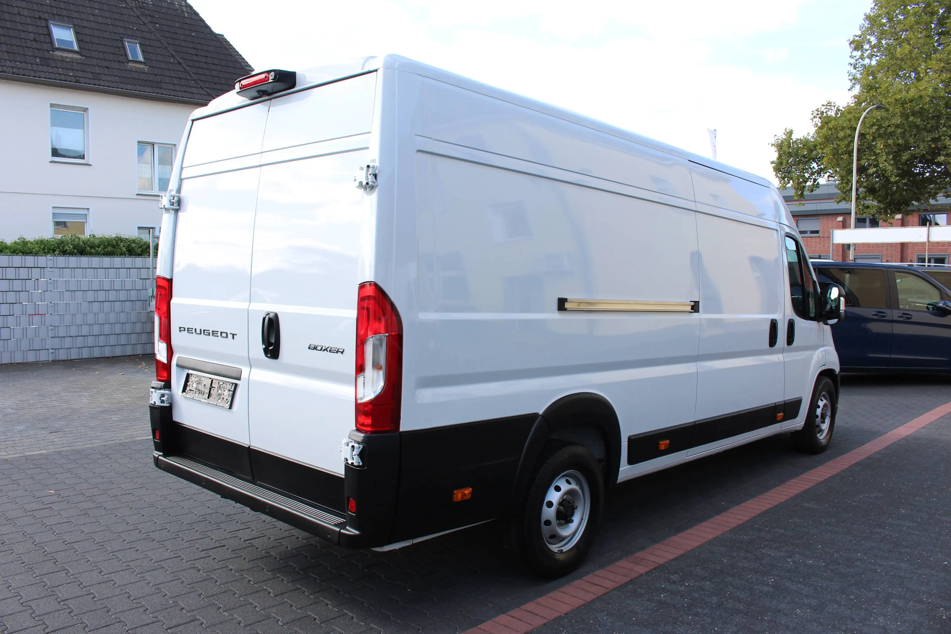 Peugeot Boxer 35 L4H2 180 Automatik *ACC*Kamera*360°PDC — photo 3