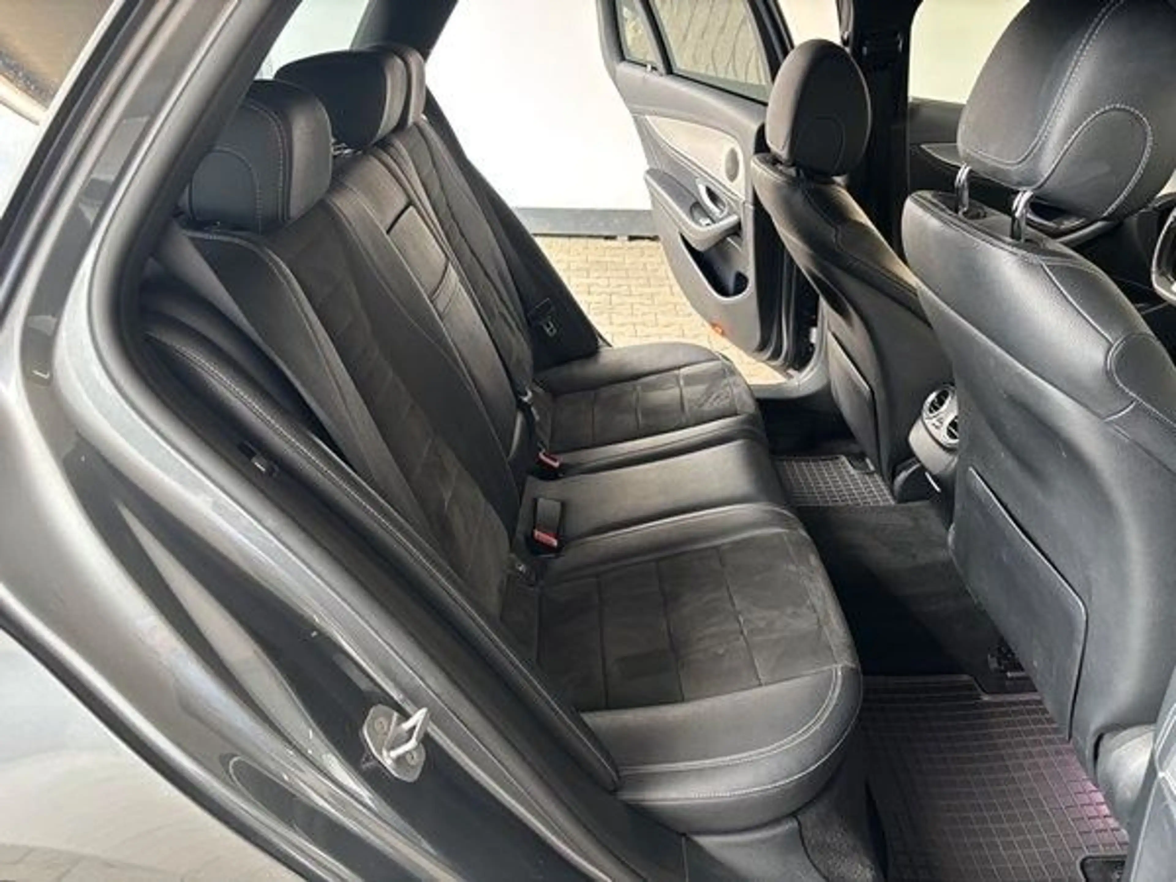Mercedes-Benz E 350 d T 9G-TRONIC AMG Line / Night-Paket — photo 12