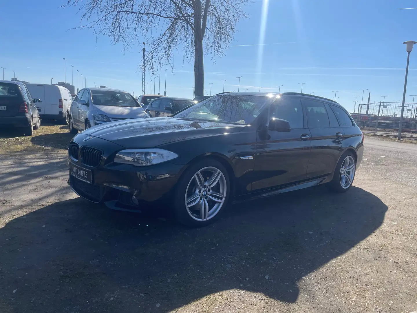 BMW 550 BMW Touring 550i M-Paket Navi/Sitzh/Standh/Panor++ Zwart - 1