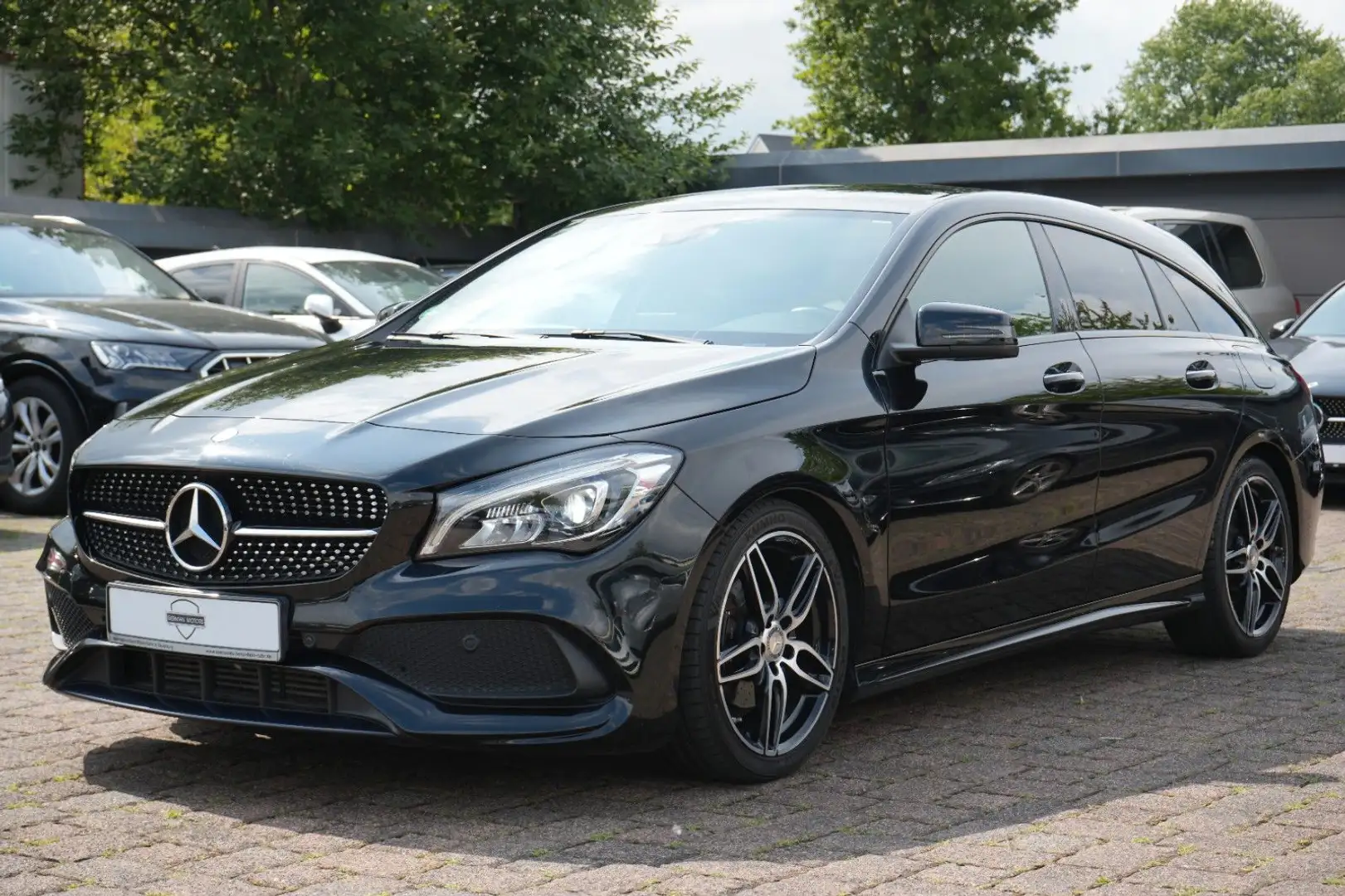 Mercedes-Benz CLA 180 Shooting Brake AMG-LINE|NIGHT|CAM|KEYL. Schwarz - 2