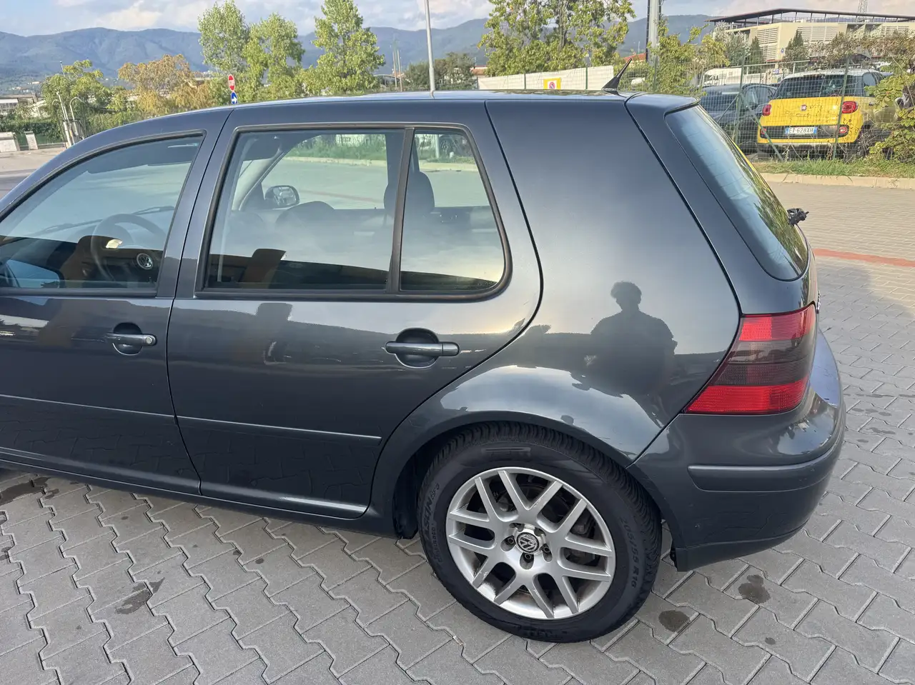 Volkswagen Golf 5p 1.6 Highline 105cv, foto 3