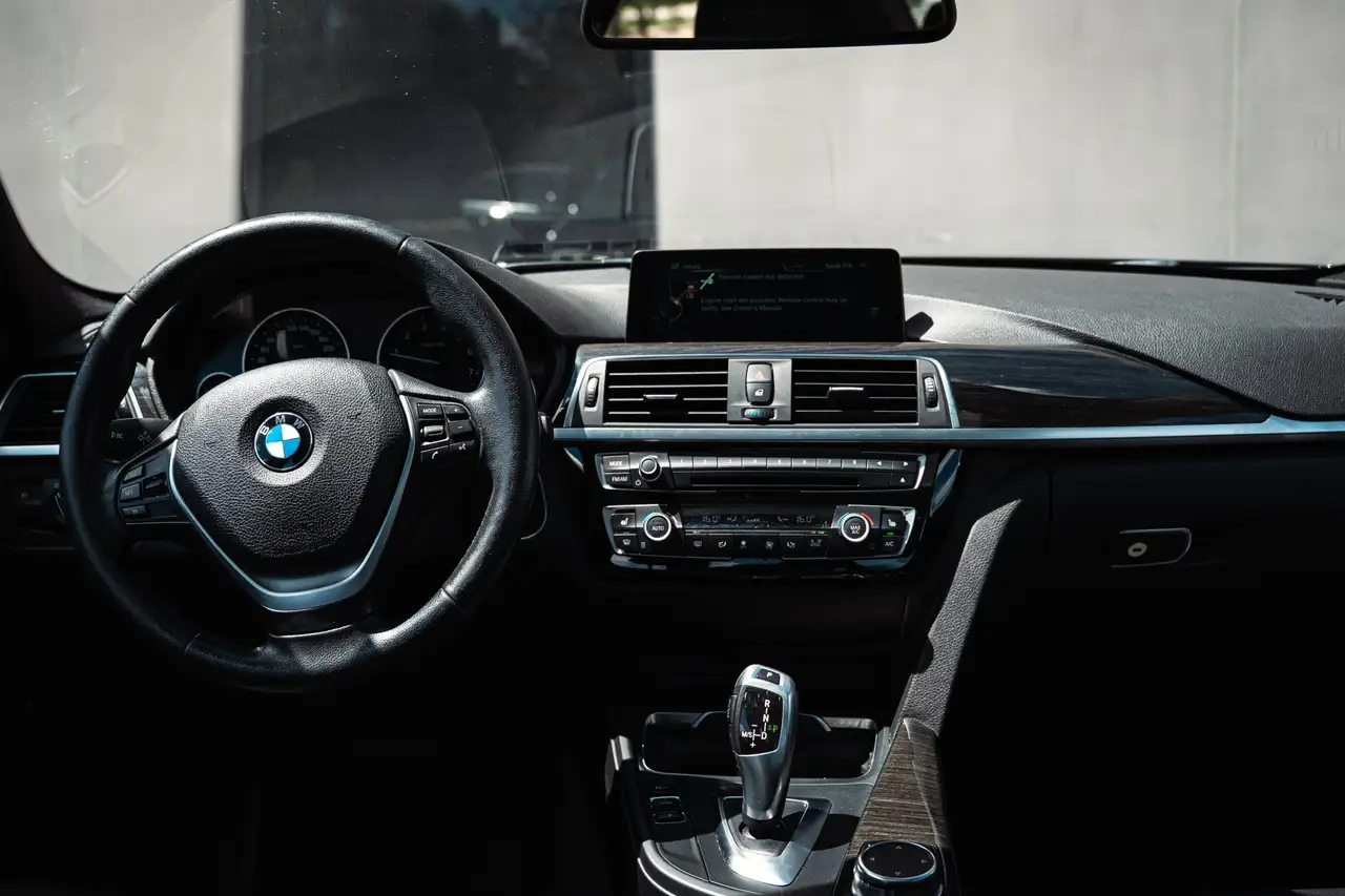 BMW 3 Series снимка BMW 3 Series