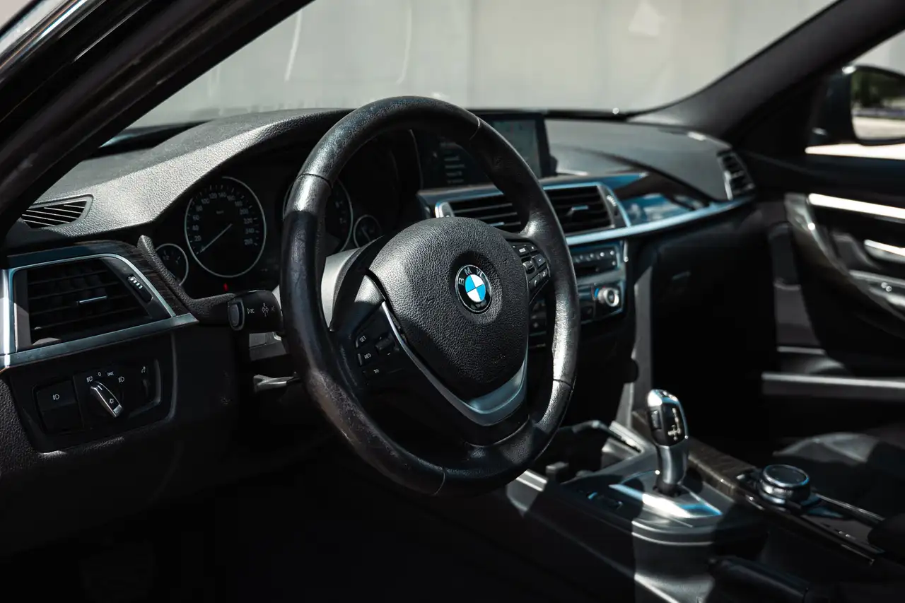 BMW 3 Series снимка BMW 3 Series