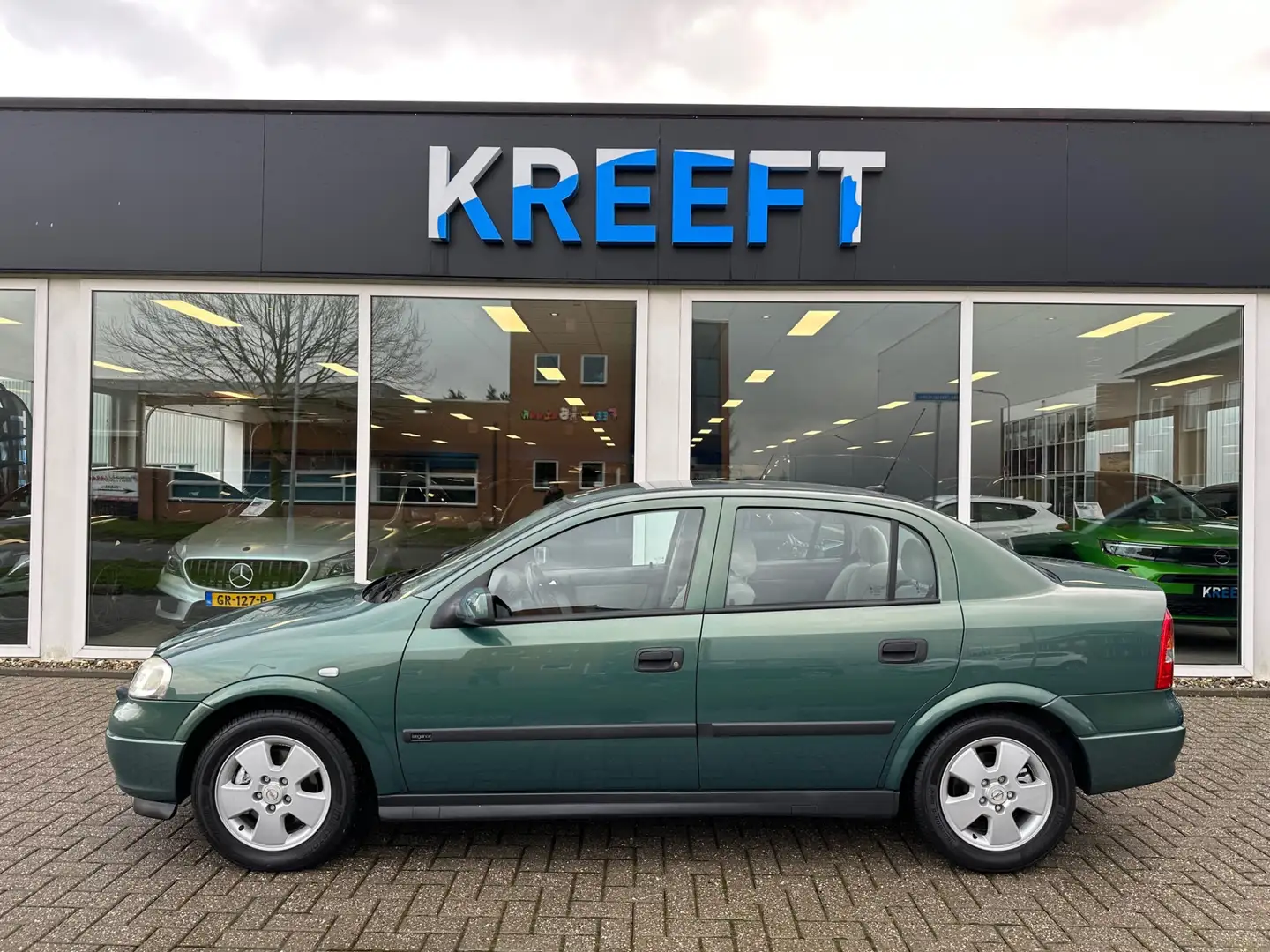 Opel Astra 1.8-16V Elegance Nieuwstaat | Automaat Groen - 2