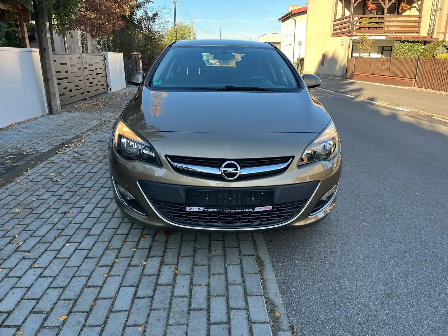 Opel Astra J Lim. 4-trg. 150 Jahre Opel Gold - 2