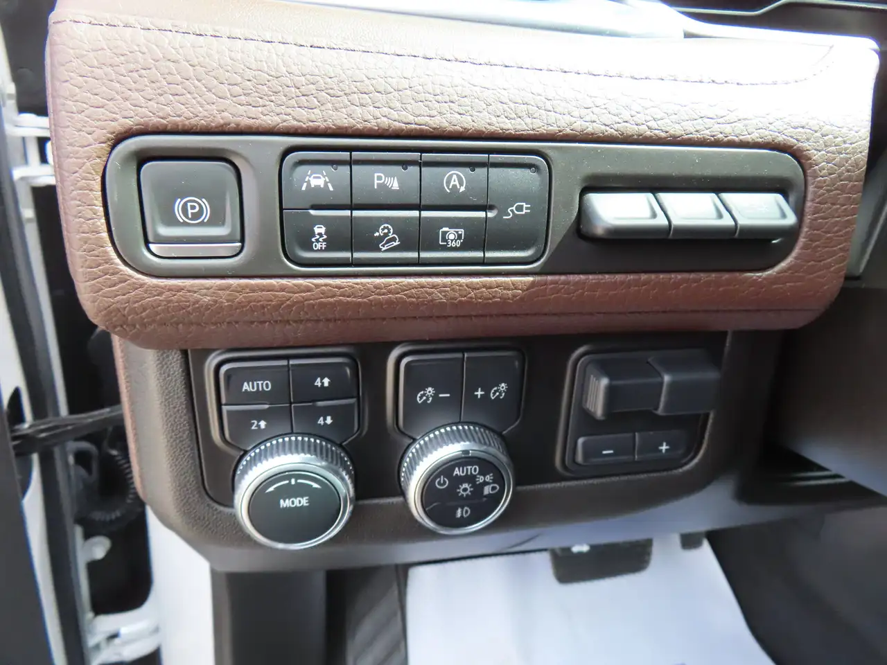 GMC Yukon снимка GMC Yukon