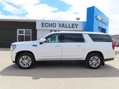 White 2022 GMC Yukon XL Denali 4WD SUV / Crossover Four-Wheel Drive Automatic