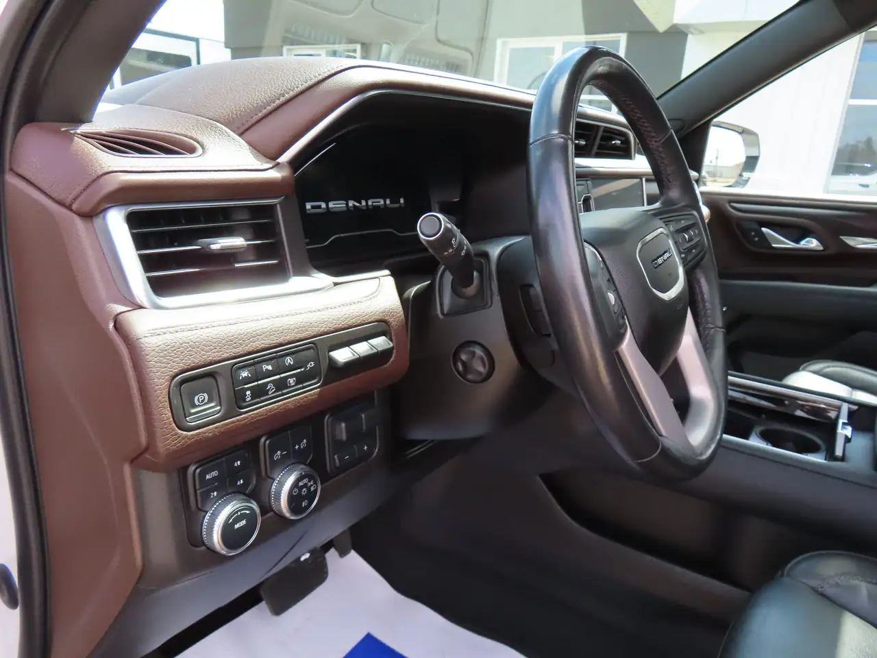 GMC Yukon снимка GMC Yukon