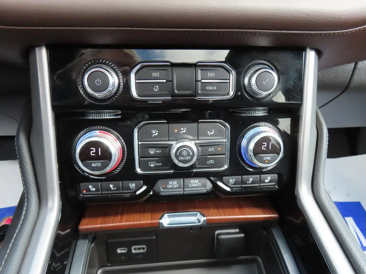 GMC Yukon снимка GMC Yukon