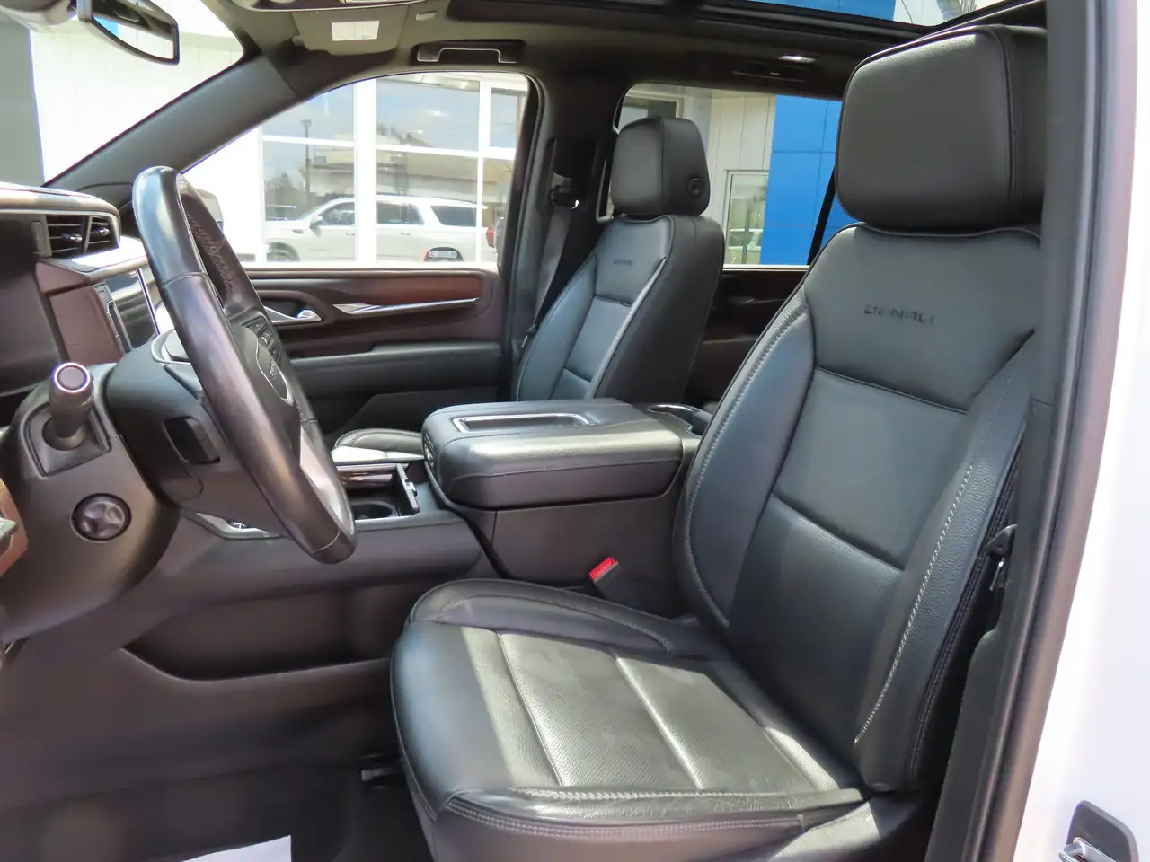GMC Yukon снимка GMC Yukon