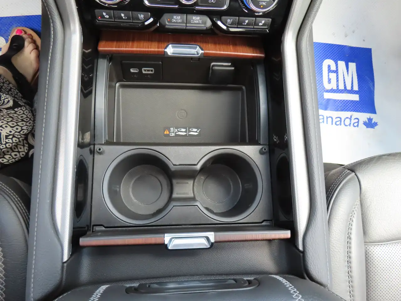 GMC Yukon снимка GMC Yukon