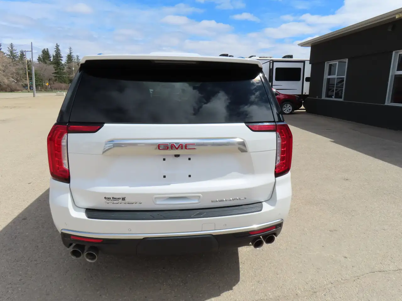 GMC Yukon снимка GMC Yukon