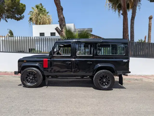 Land Rover Defender 110 main image