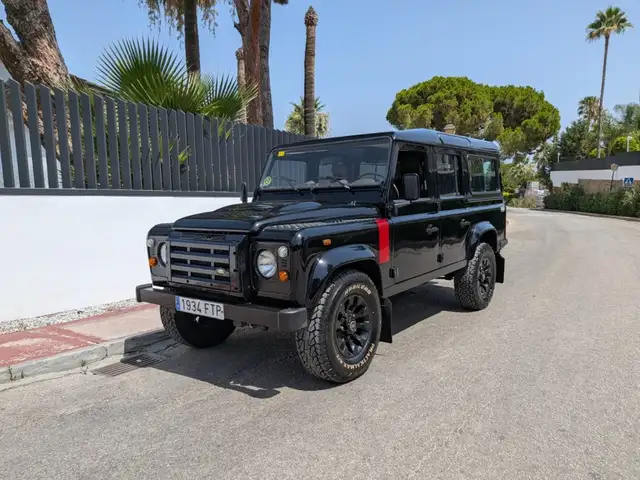 Land Rover Defender 110 view 2