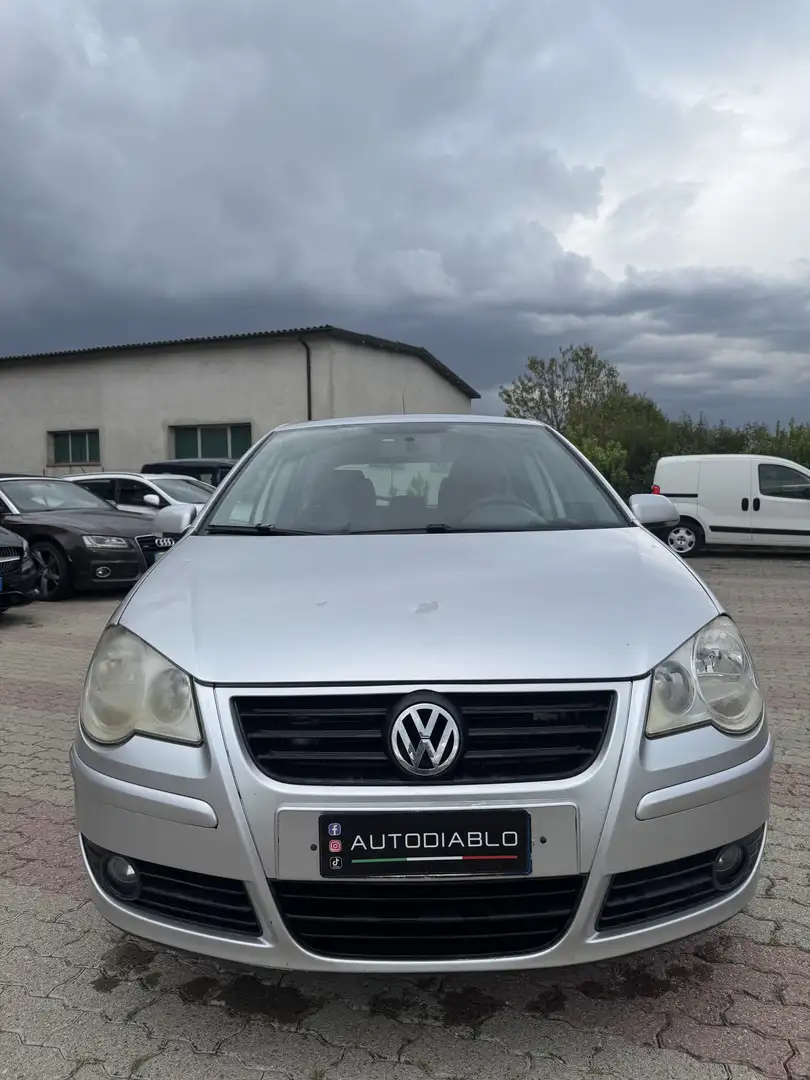 Volkswagen Polo 5p 1.4 Comfortline CL bi-fuel G Silber - 2