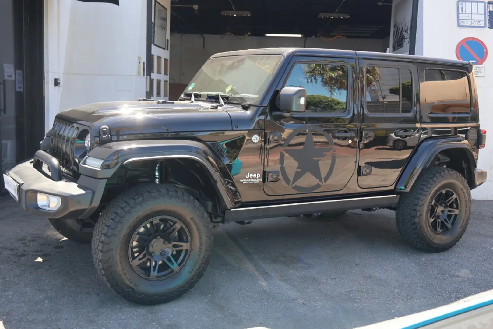 Jeep Wrangler 2.0T GME Sahara 8ATX 197KW Negro - 2